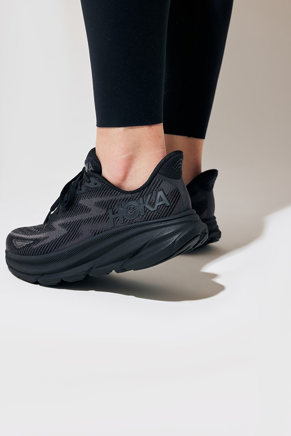 hoka Clifton 9 Black/Black | Stylerunner