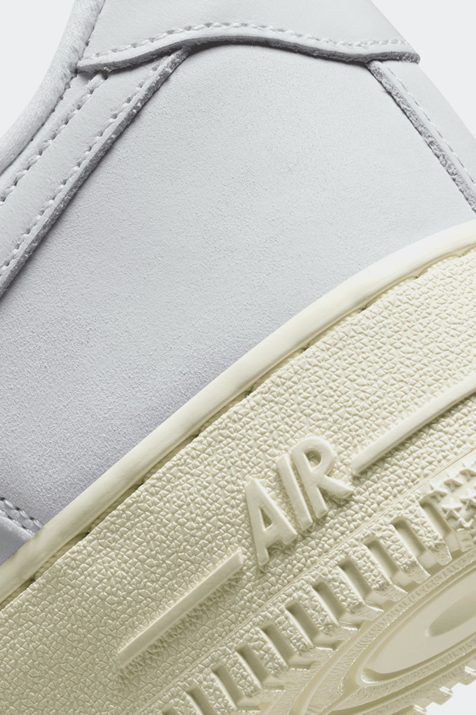 Nike Air Force 1 07 Lv8 Sneakers White / Sail / Platinum Tint for