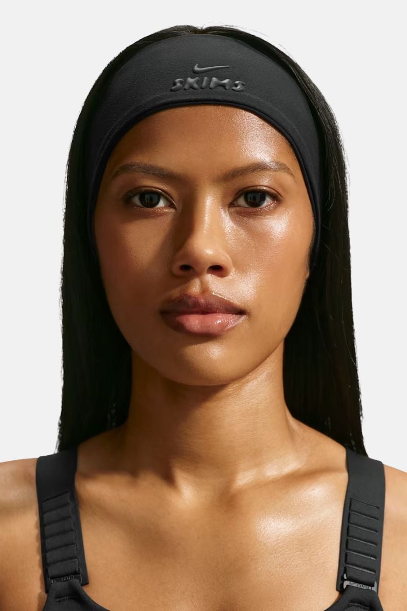 NikeSKIMS Dri-Fit Headband Obsidian | Stylerunner display picture 1