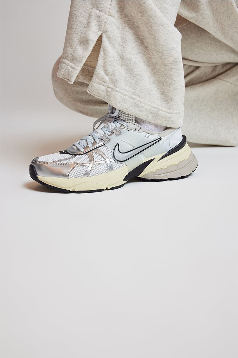 Nike V2K Run Summit White/Metallic Silver Stylerunner