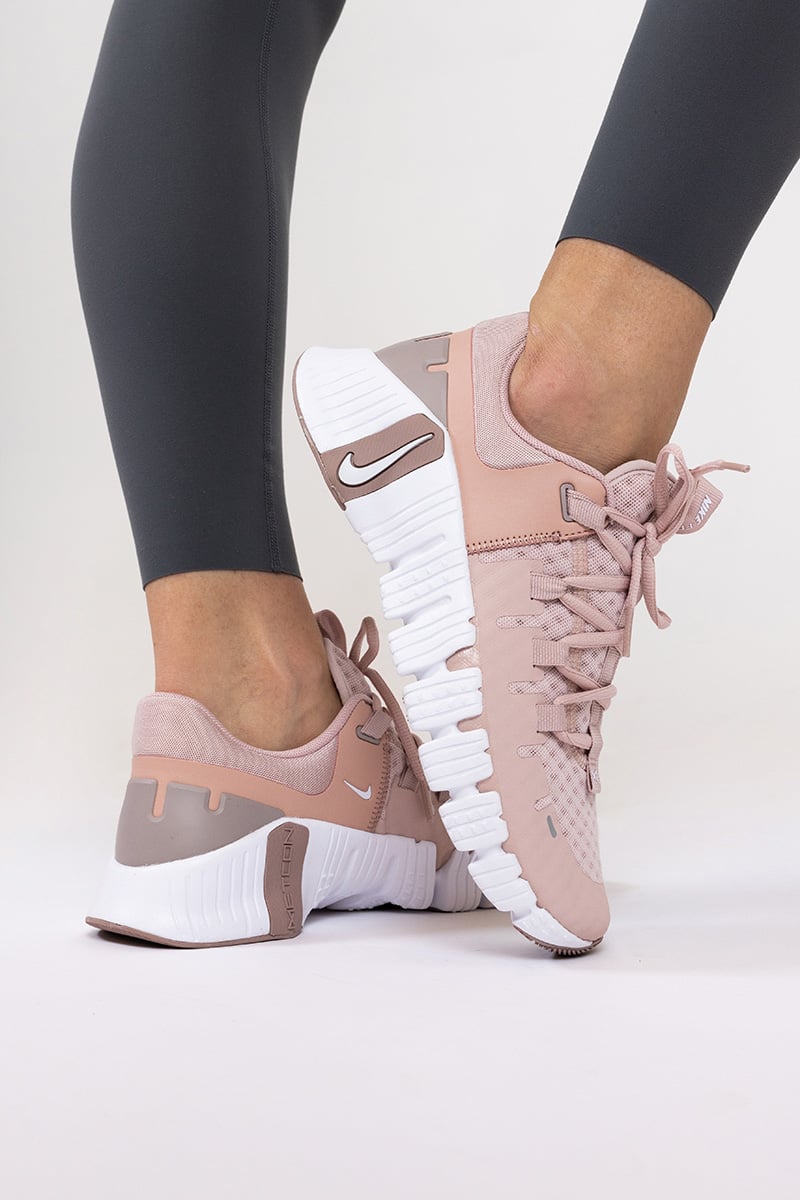 Nike Free Metcon Nike Free Metcon Pink Oxford/White-Diffused Taupe  Stylerunner