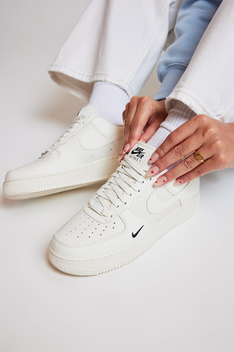 Nike Air Force 1 07' ESS Sail/Sail-Light Bone | Stylerunner