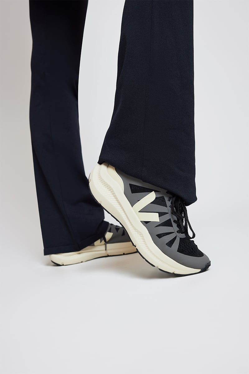 Veja Condor Black Calcaire Stylerunner