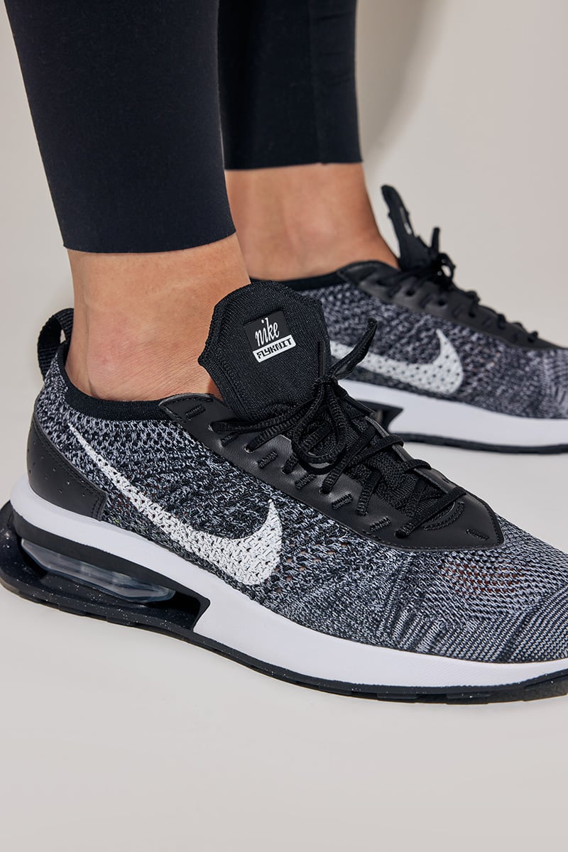 Nike Air Max Flyknit Racer Black/White | Stylerunner