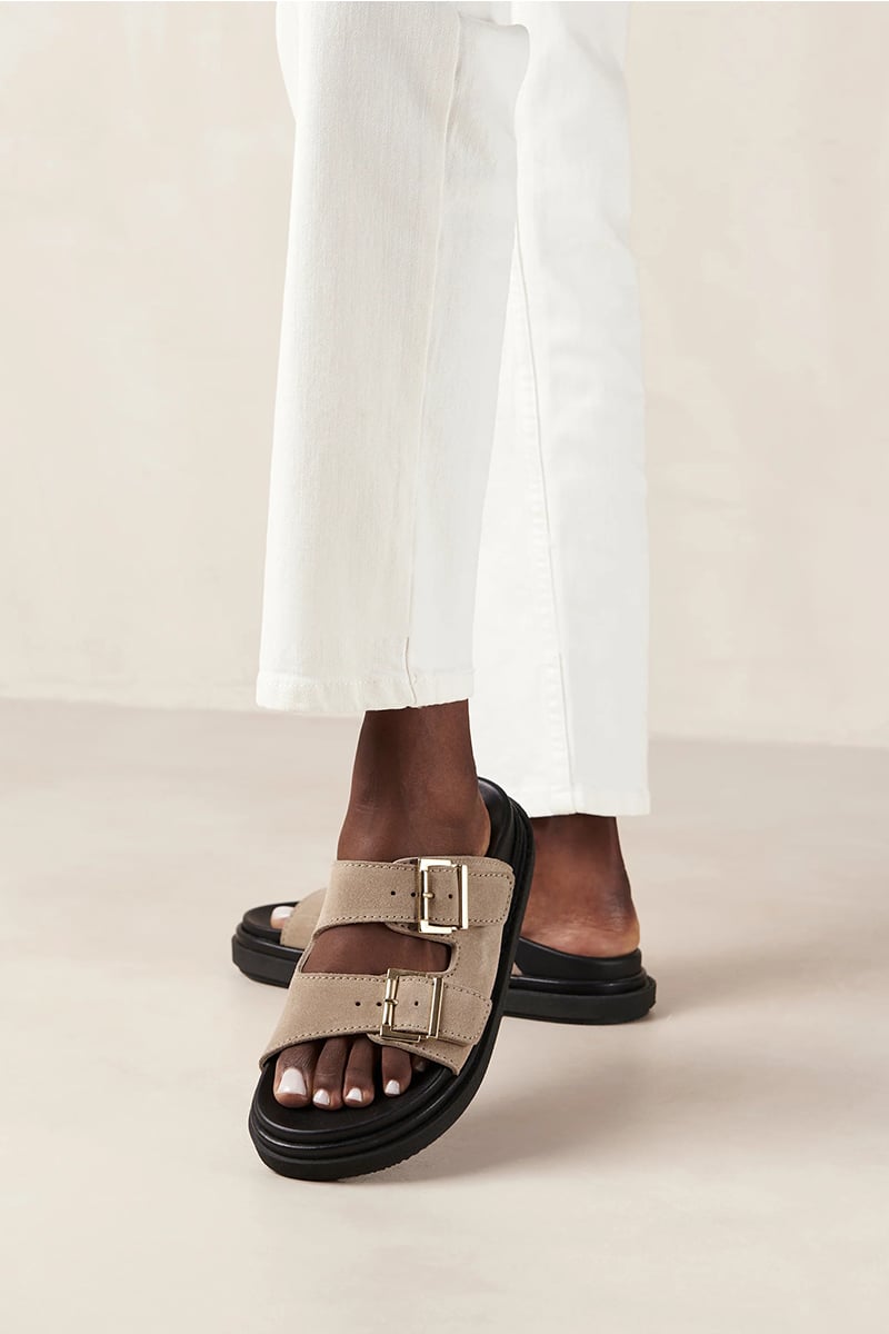 ALOHAS Buckle Strap Suede Taupe Stylerunner