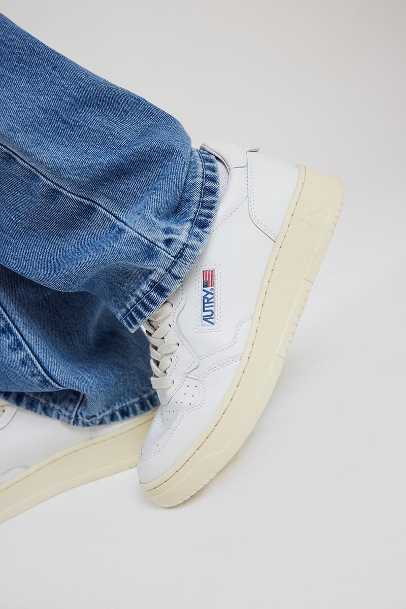 Autry Medalist White/White Stylerunner