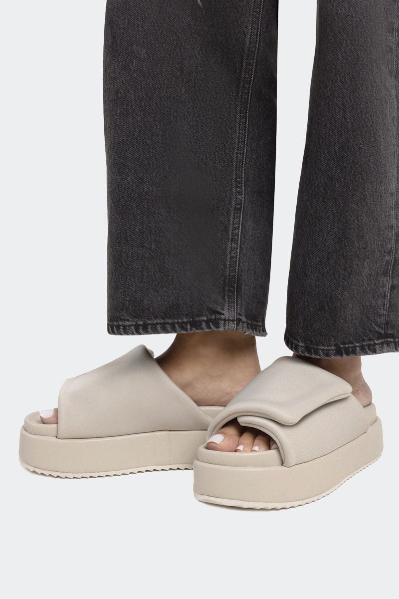 Stylerunner Padded Flatform Velcro Slide Oat Milk Stylerunner
