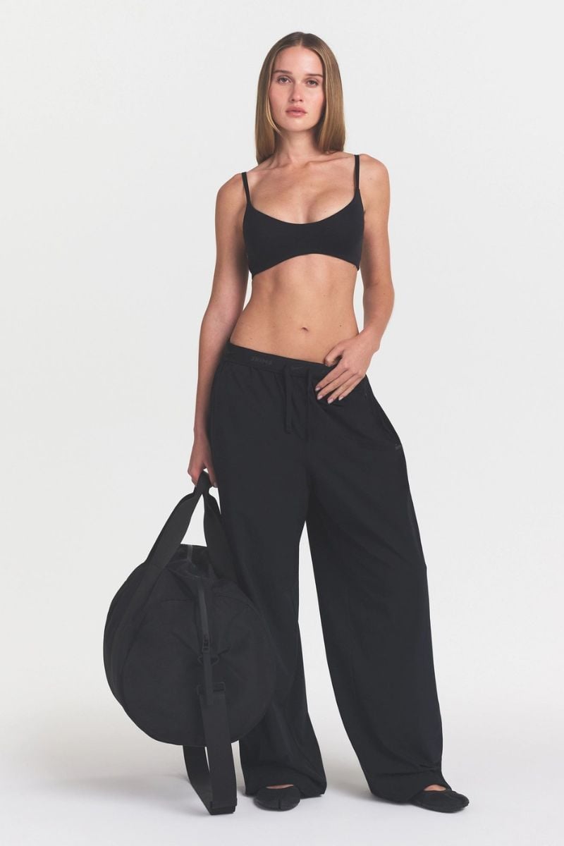 NikeSKIMS Matte Micro-Scoop Bra Obsidian | Stylerunner
