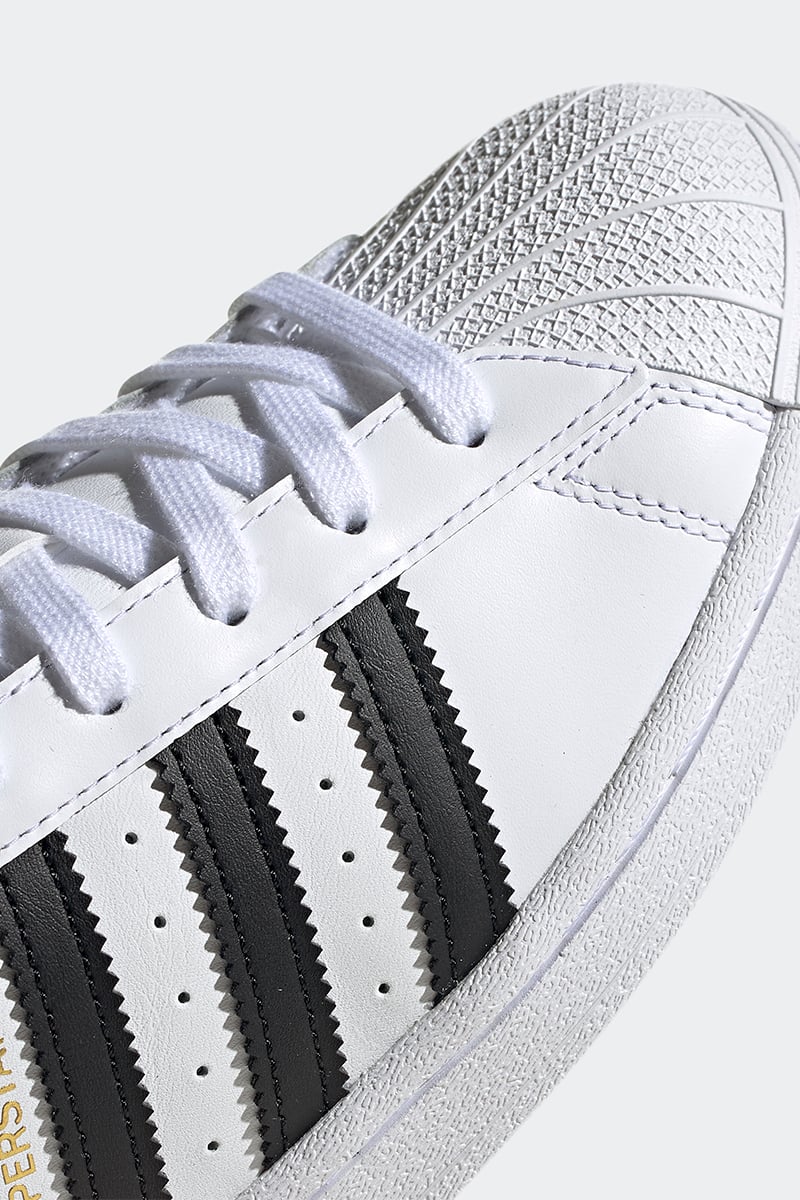 Adidas superstar ftwr white metallic silver sale