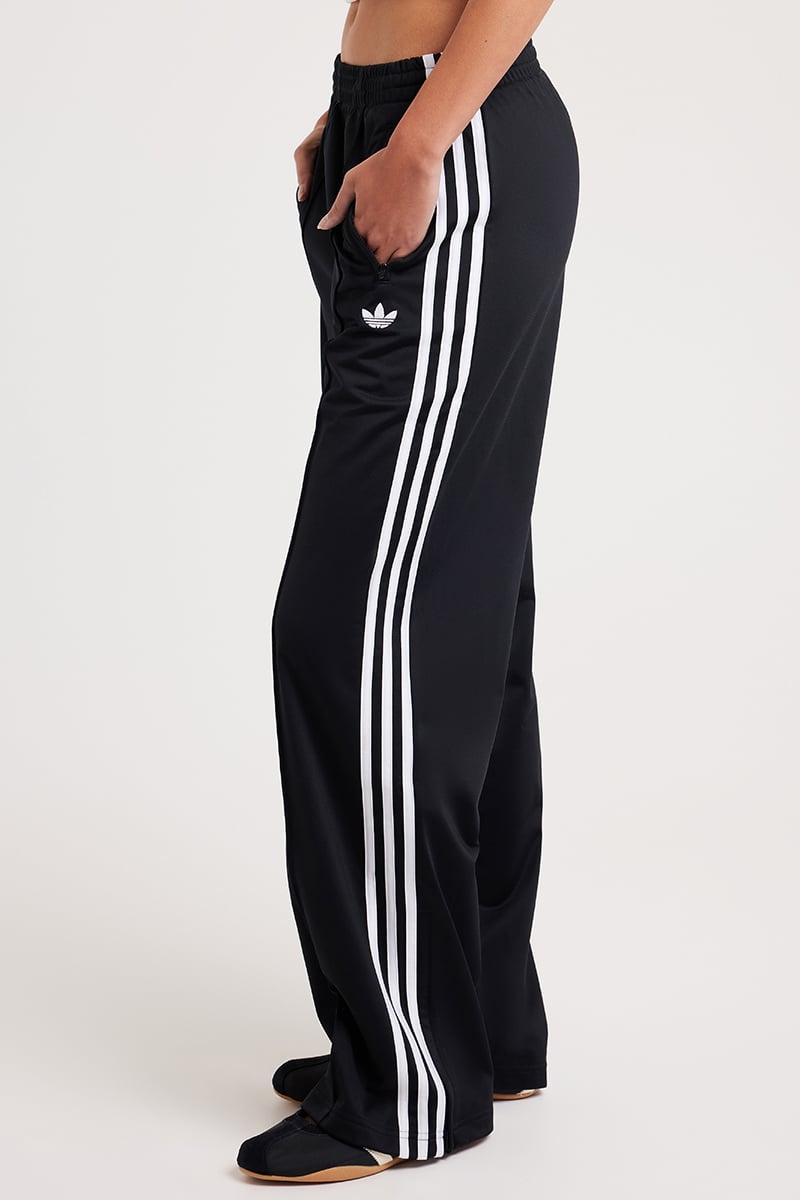  FIREBIRD LOOSE TRACK PANTS ブラック adidas Firebird Loose Track Pants Black | Stylerunner