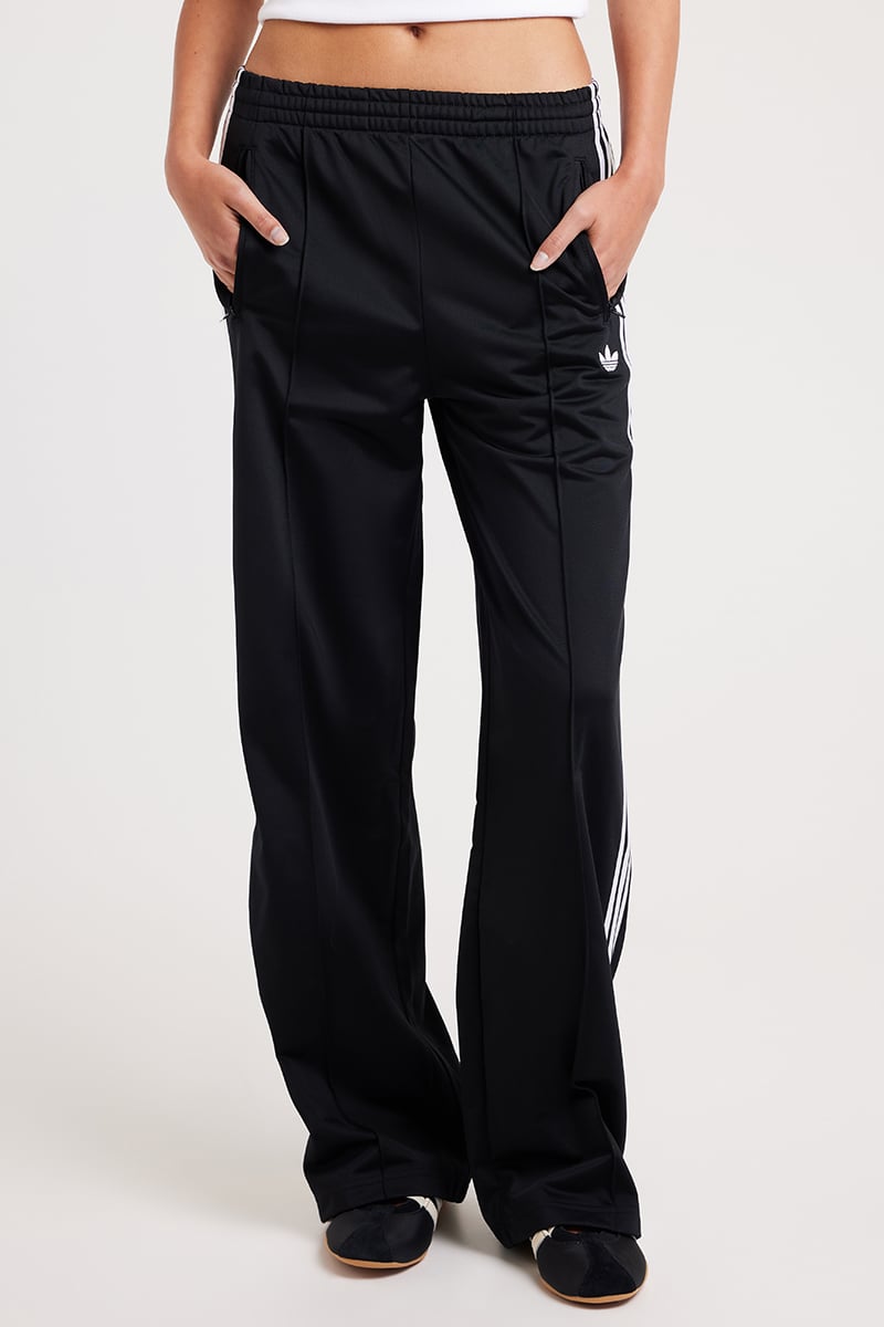  FIREBIRD LOOSE TRACK PANTS ブラック adidas Firebird Loose Track Pants Black | Stylerunner