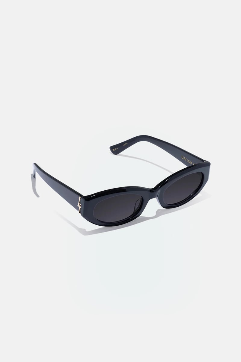 luv lou - the juliet sunglasses - black - never been worn Luv Lou The Juliet Black | Stylerunner main image 2
