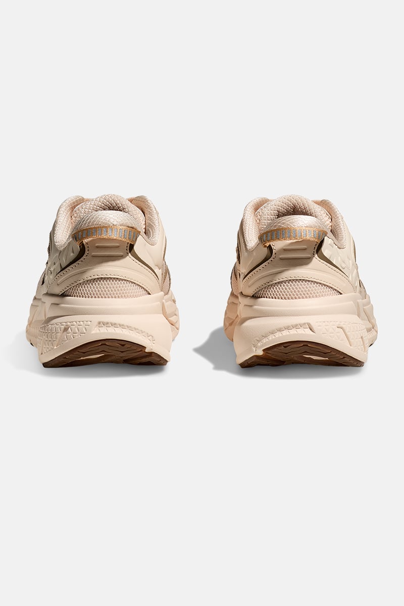 HOKA Clifton L Athletics レザーバニラウィート 25.5