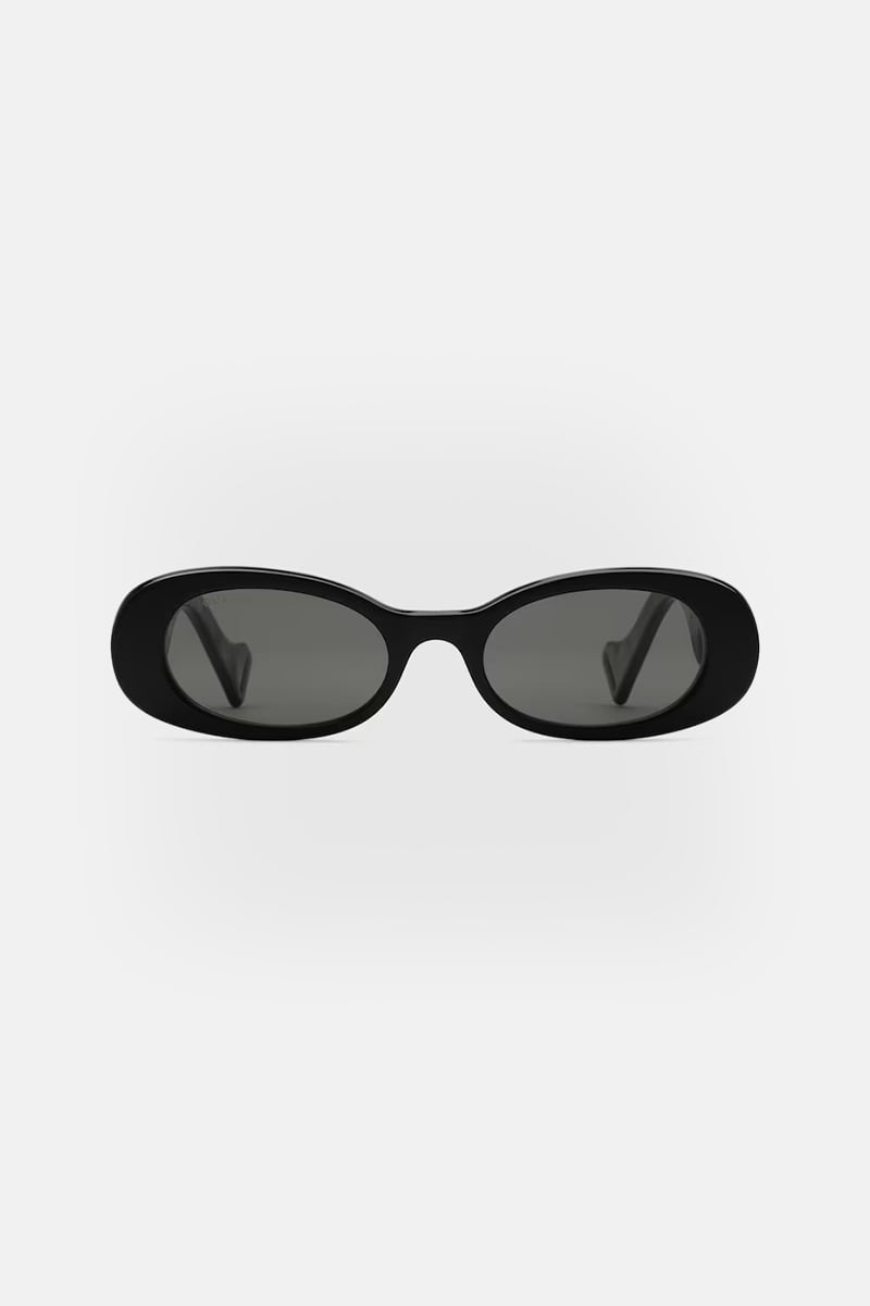 Oval hotsell gucci sunglasses