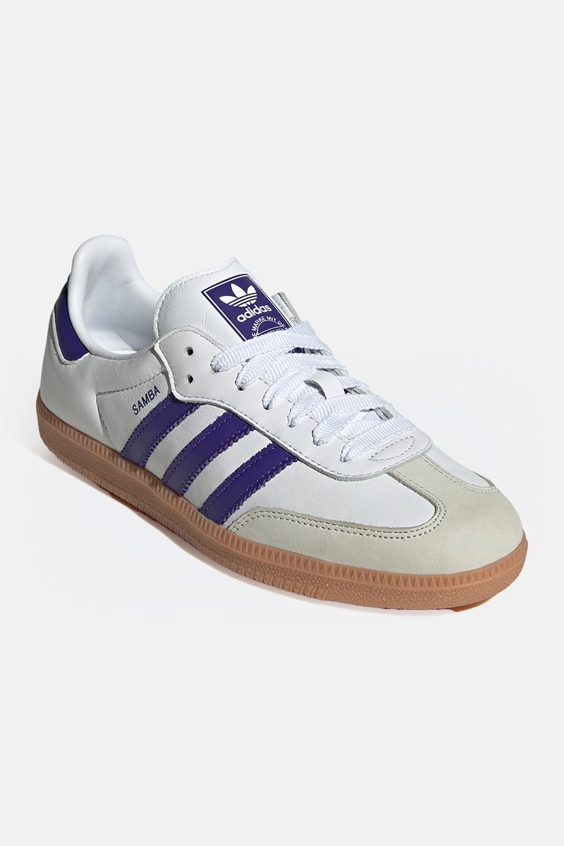 Adidas originals samba outlet trainers in off white