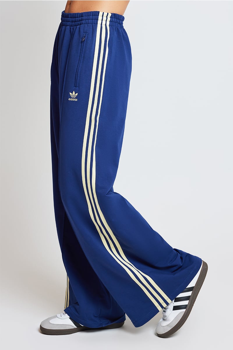 adidas Originals Loose Trackpant Dark Blue Stylerunner