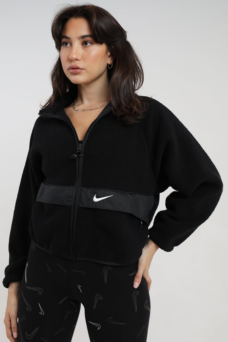 Essential discount jacket nike