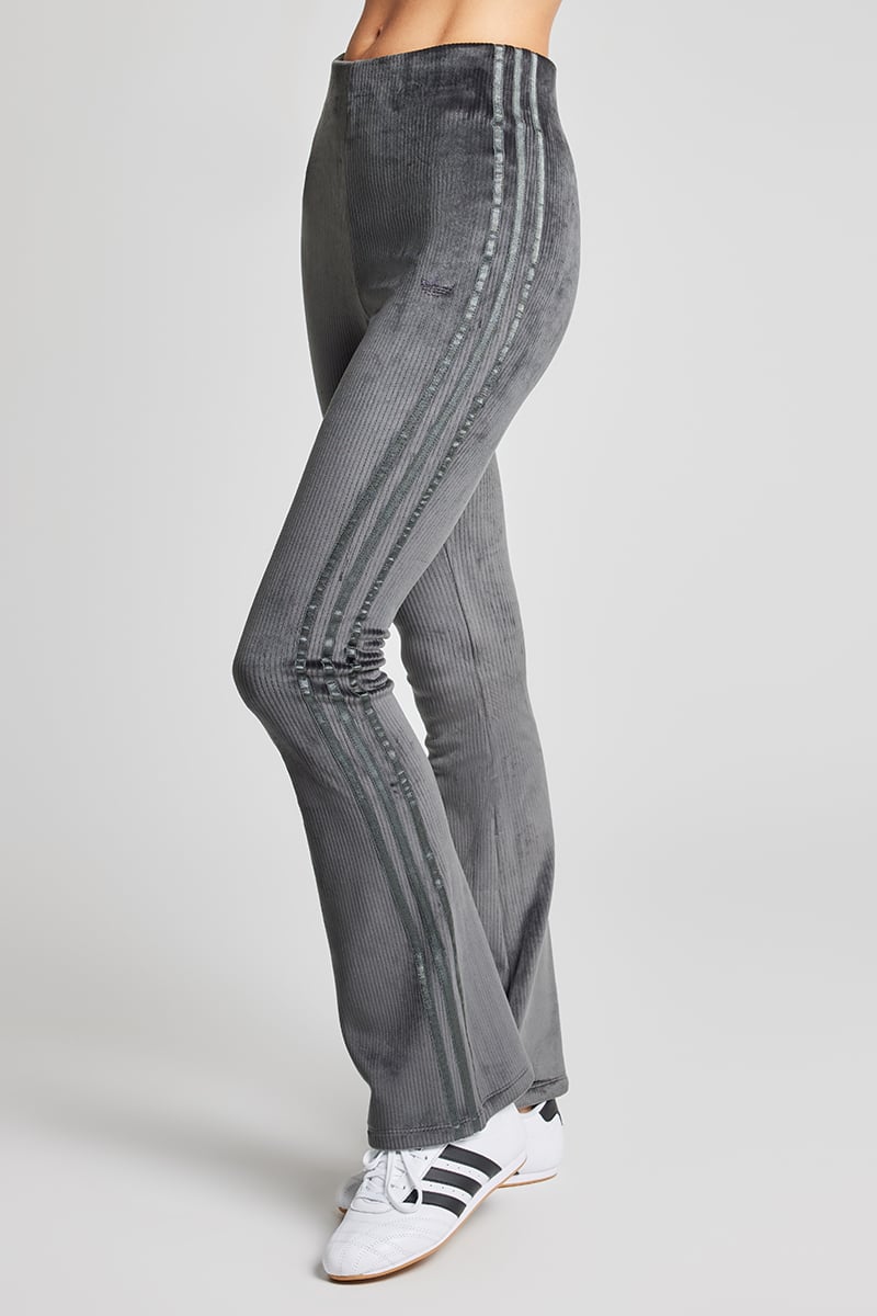 【ADIDAS】Ribbed Flared Leggings - Charcoal / JN3024 Shop Grey Womens Rib Flared Leggings – Shoebacca