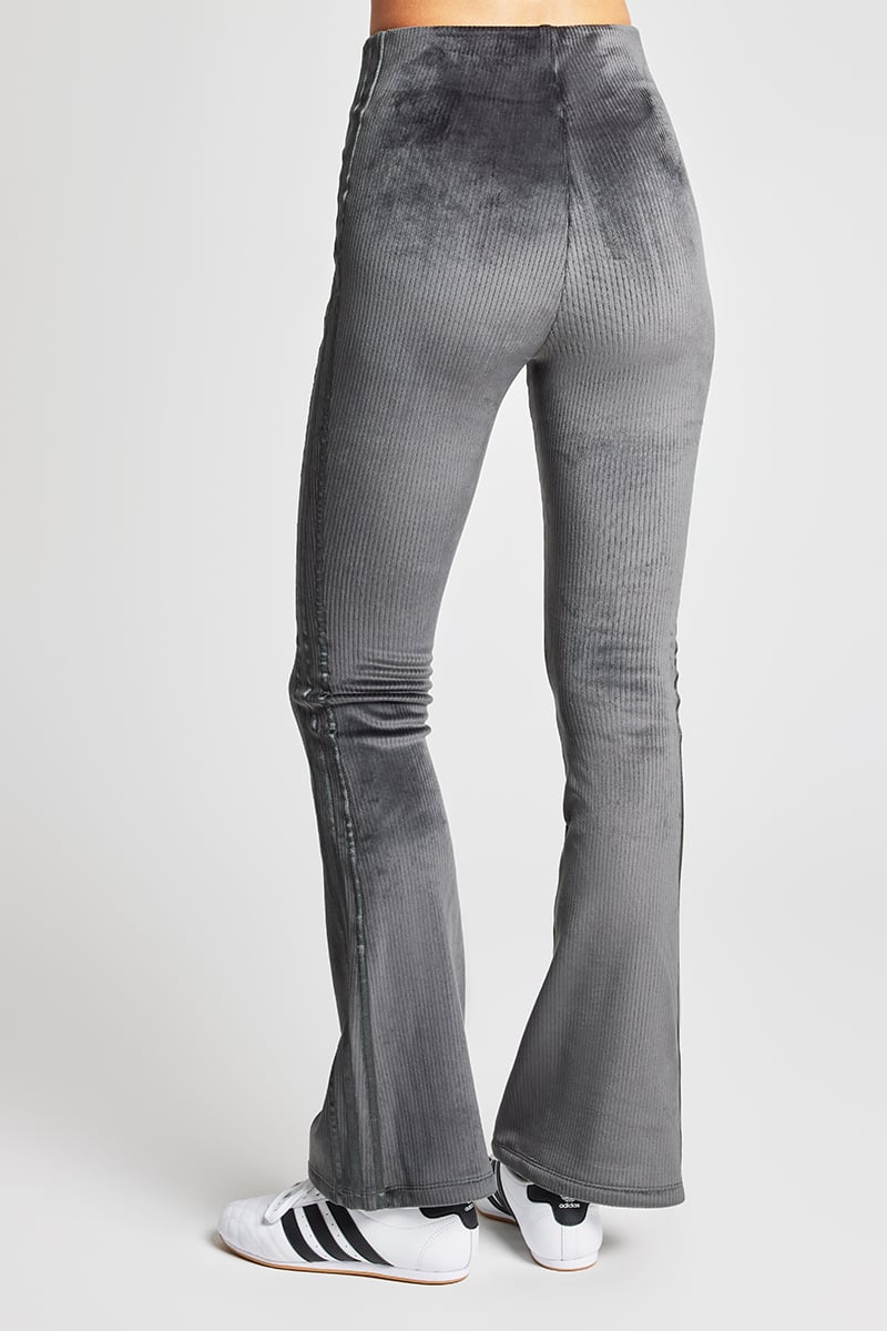 ボトムスその他 adidas Lip Flared Leggings Charcoal JN3024 adidas Originals Rib Flared Legging Carbon | Stylerunner