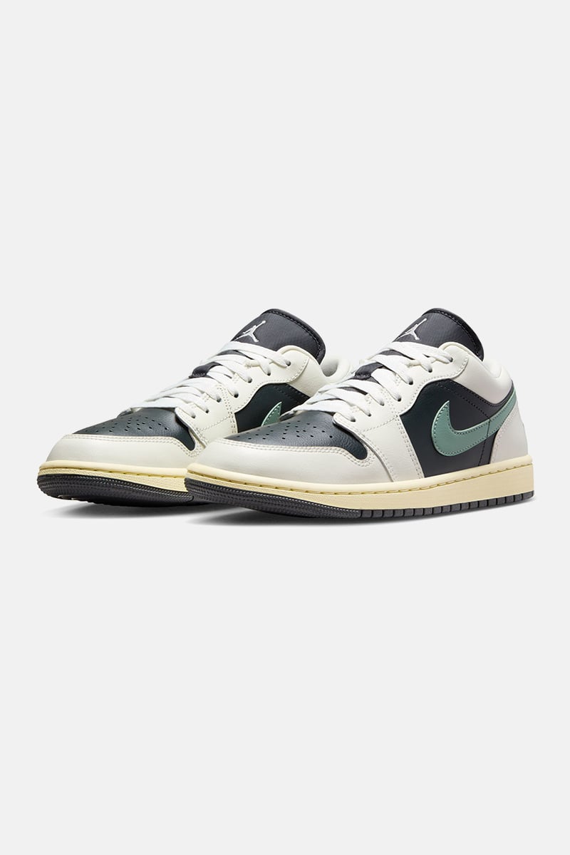 【Nike】Air Jordan 1 Low スニーカー Anthracite Jade & Sand jordan women air jordan 1 low anthracite jade smoke sail