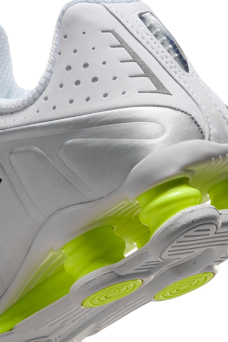 Nike Shox R4 White White Metallic Silver Volt Stylerunner