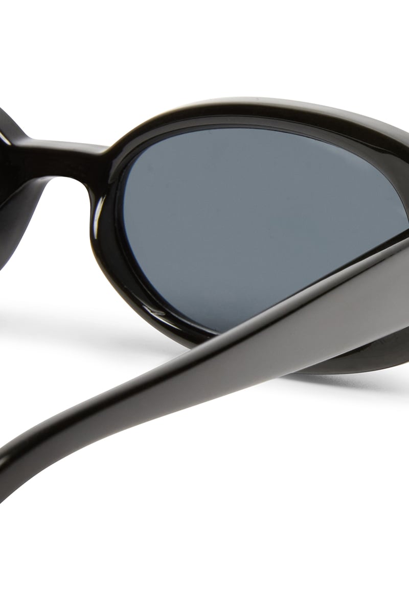 Le Specs Outta Love Black Stylerunner