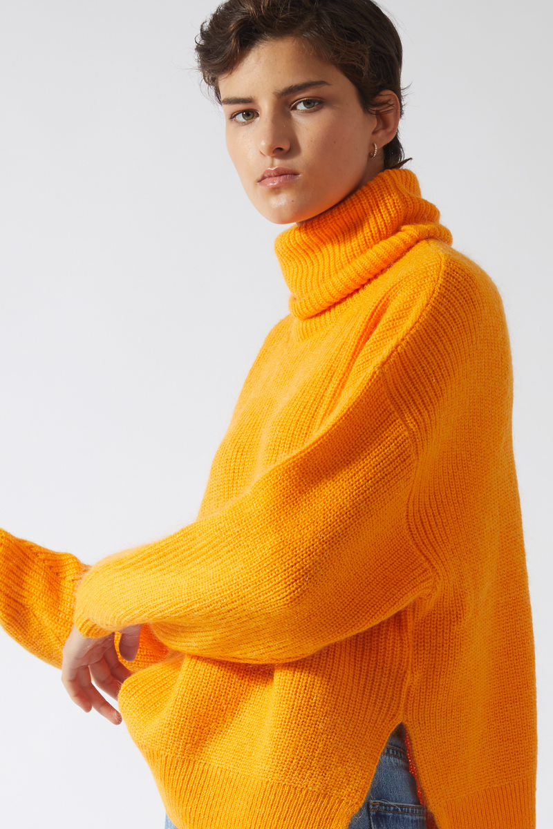 Halley Turtleneck