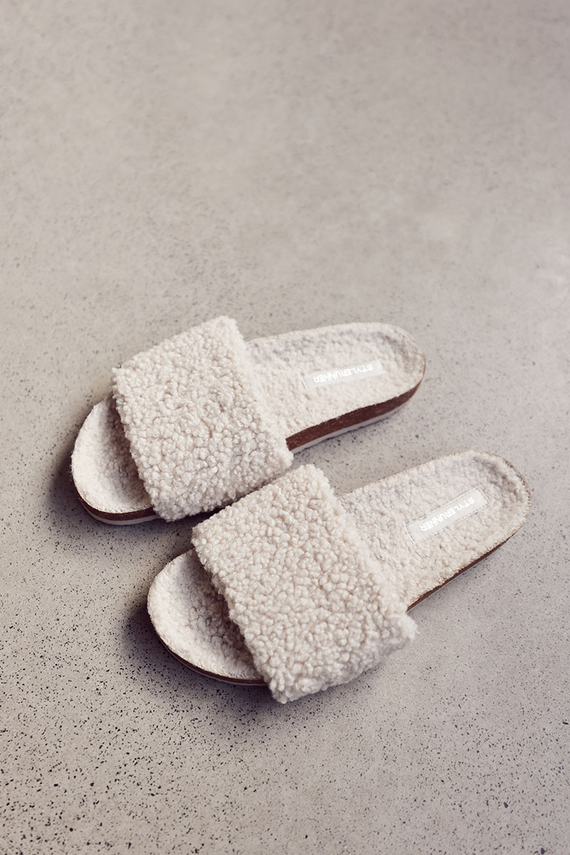 Stylerunner Sherpa Mule Slides Oat Stylerunner