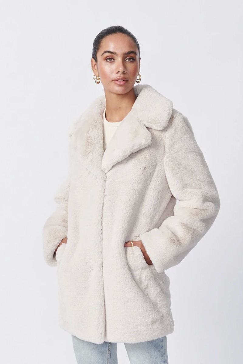 Ena Pelly Minimalist Faux Fur Jacket - Snow Teddy | Stylerunner