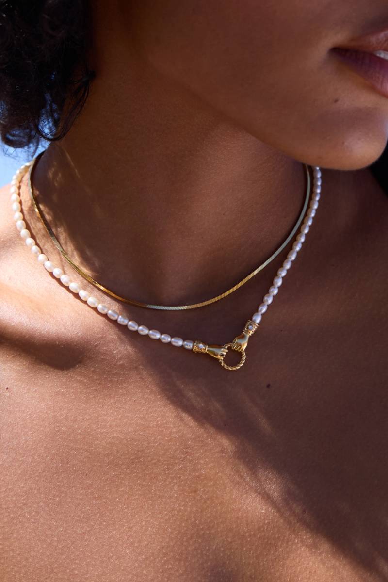 Missoma Harris Reed In Good Hands Pearl Necklace Gold Stylerunner