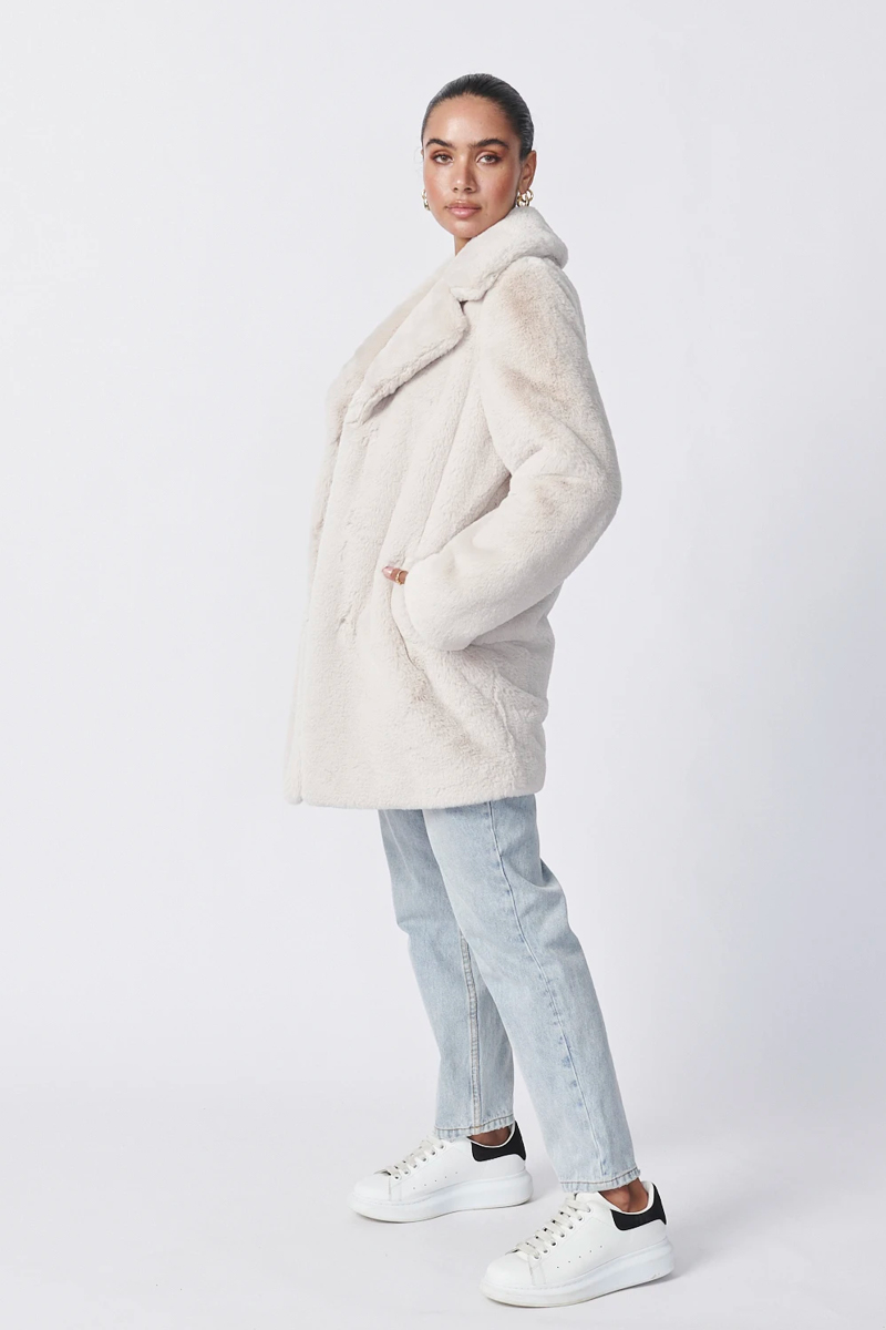 Ena Pelly Minimalist Faux Fur Jacket - Snow Teddy | Stylerunner