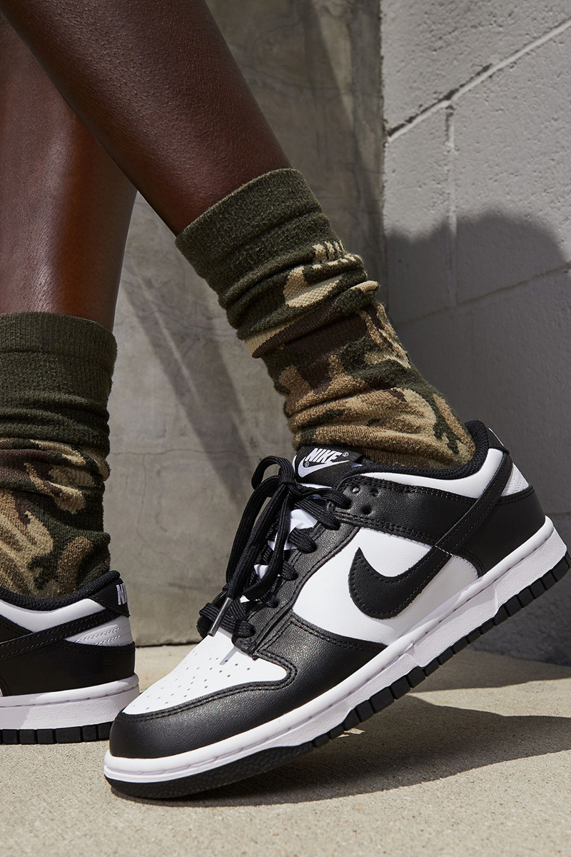 low top black and white dunks
