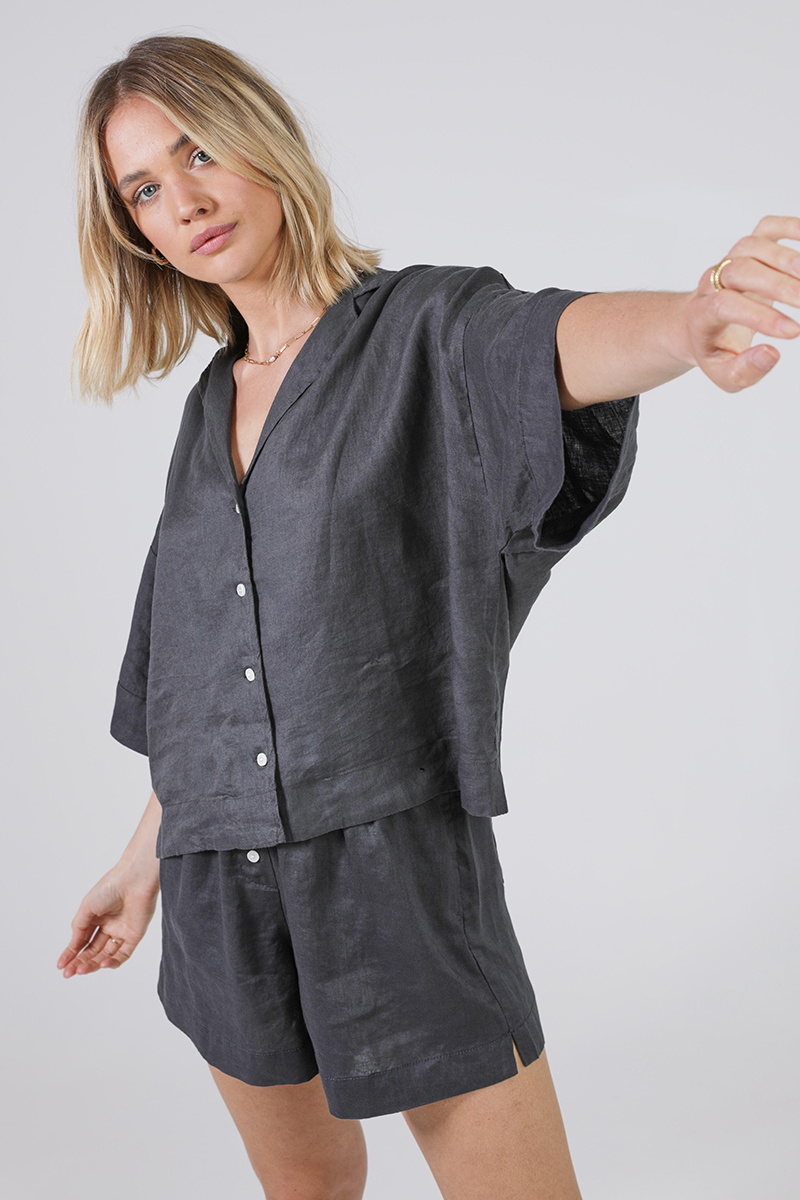 Nude Lucy Nude Linen Lounge Shirt Coal | Stylerunner