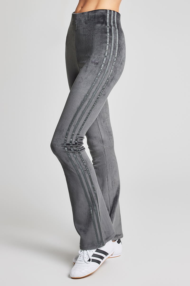 大人気 アディダス LOUNGE RIBBED FLARED-LEG PANTS☆選べる３色 Amazon.com: adidas Women's Lounge Ribbed Flared Leg Pants