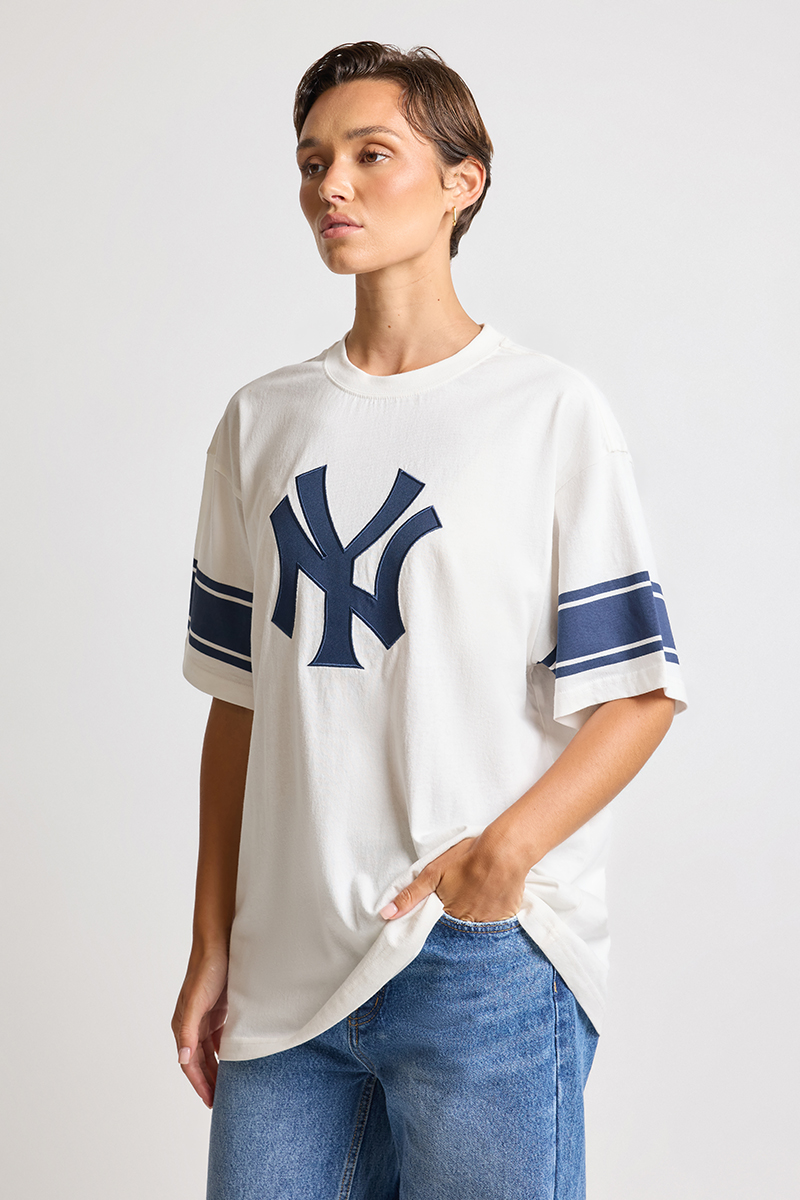 Majestic New York Yankees Stripe Sleeve Tee Vintage White
