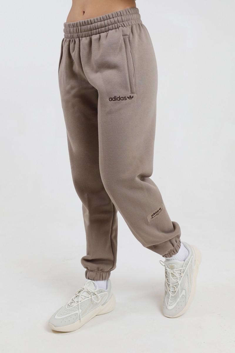 adidas Originals Trefoil Sweat Pants Chalkybrn | Stylerunner
