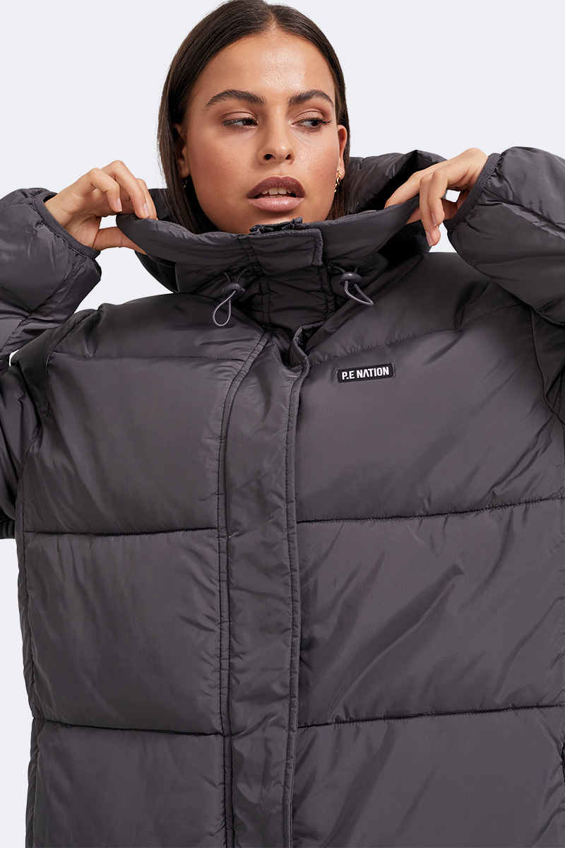 momentum puffer jacket in charcoal